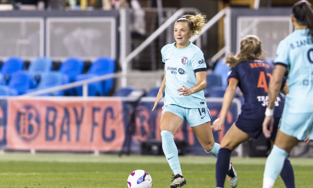 Hutton, Bethune moved in pair of mega NWSL trades