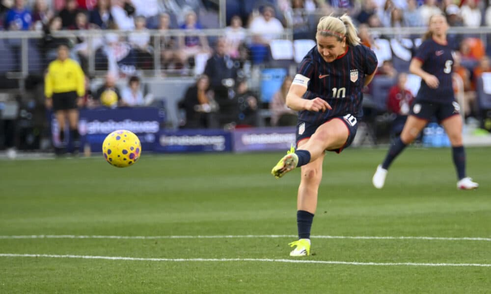 Leaning on leadership from Heaps, Hayes tests young squad in chippy SheBelieves Cup opener