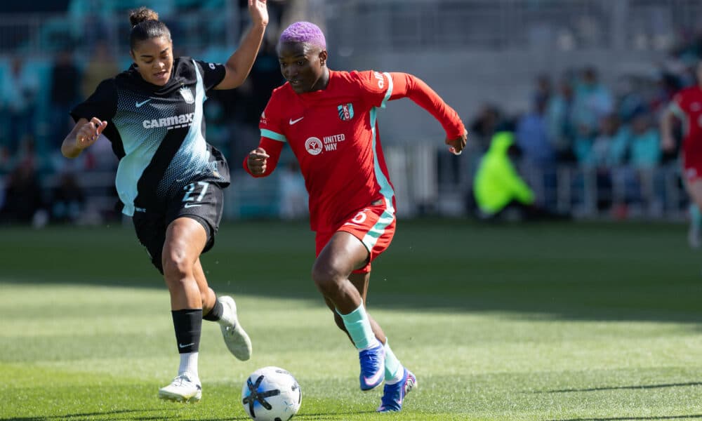 Kansas City snaps losing streak as Chawinga returns