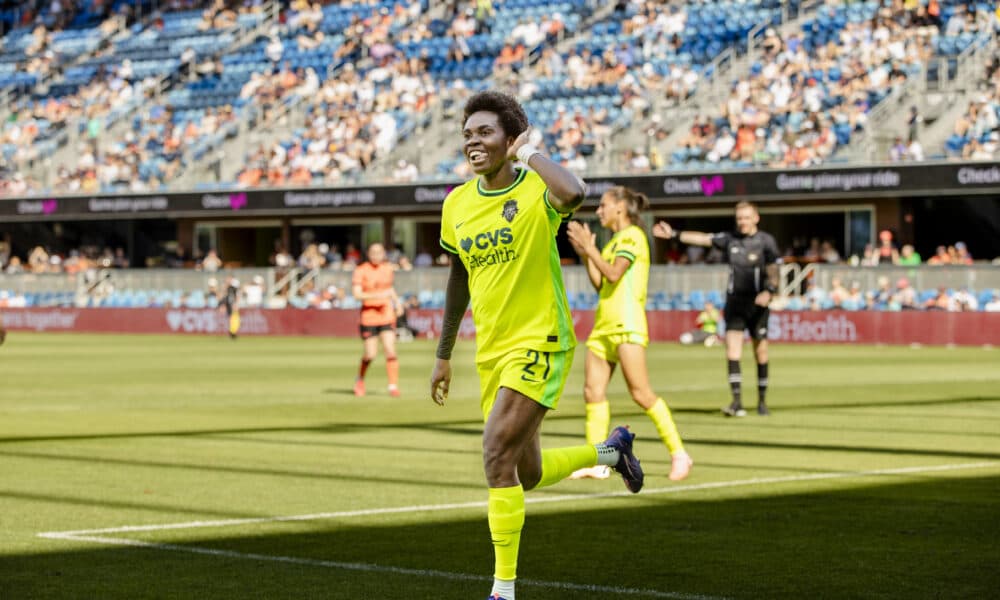 Spirit roll past Bay FC 2–0 for first win of the season