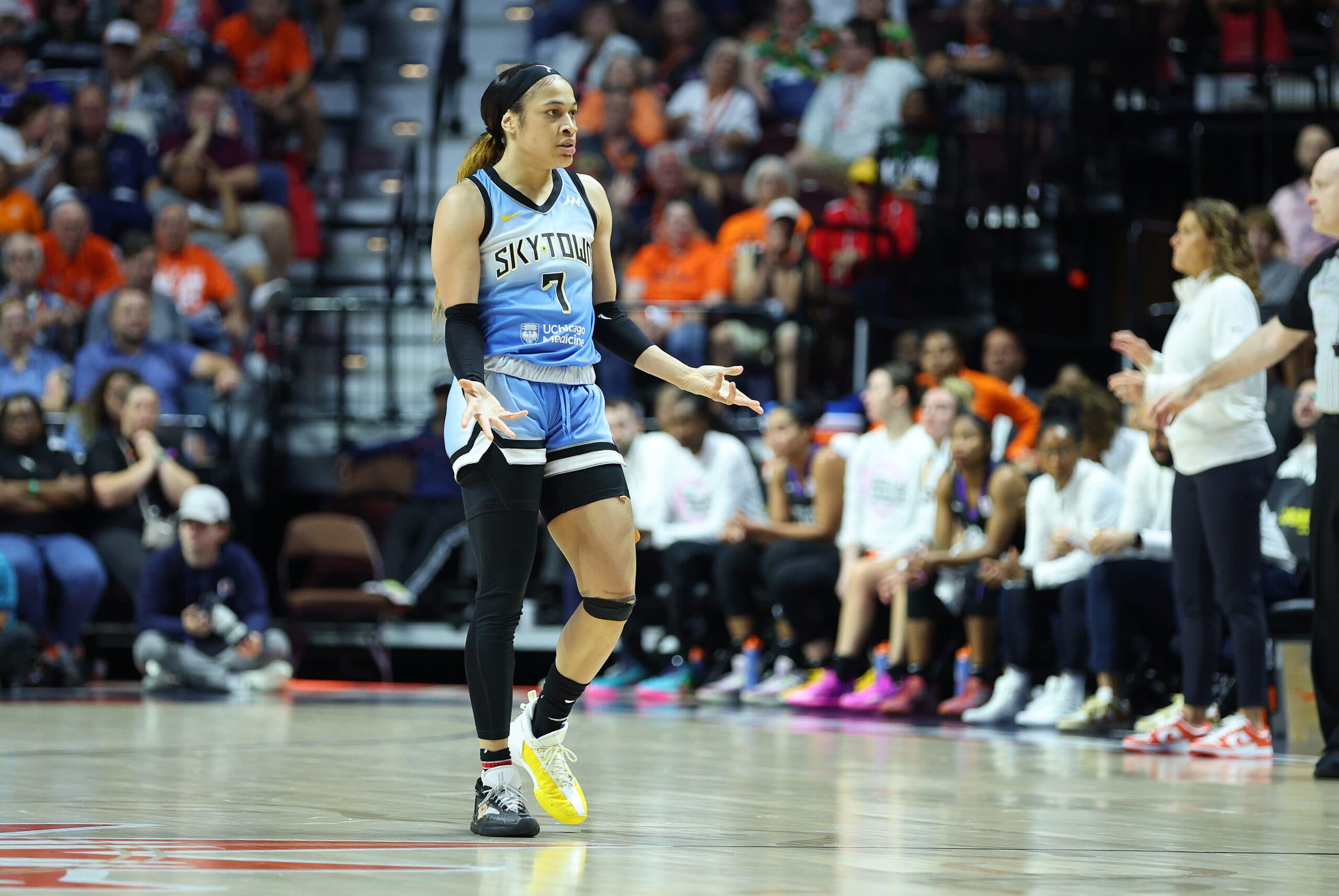 Las Vegas Aces Sign WNBA Vet Chennedy Carter to 2026 Training Camp Deal