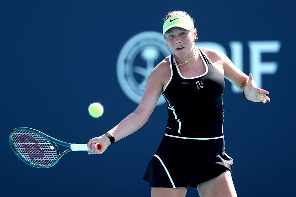 Amanda Anisimova Battles Rain Delays to Beat Ajla Tomljanovic at 2026 Miami Open