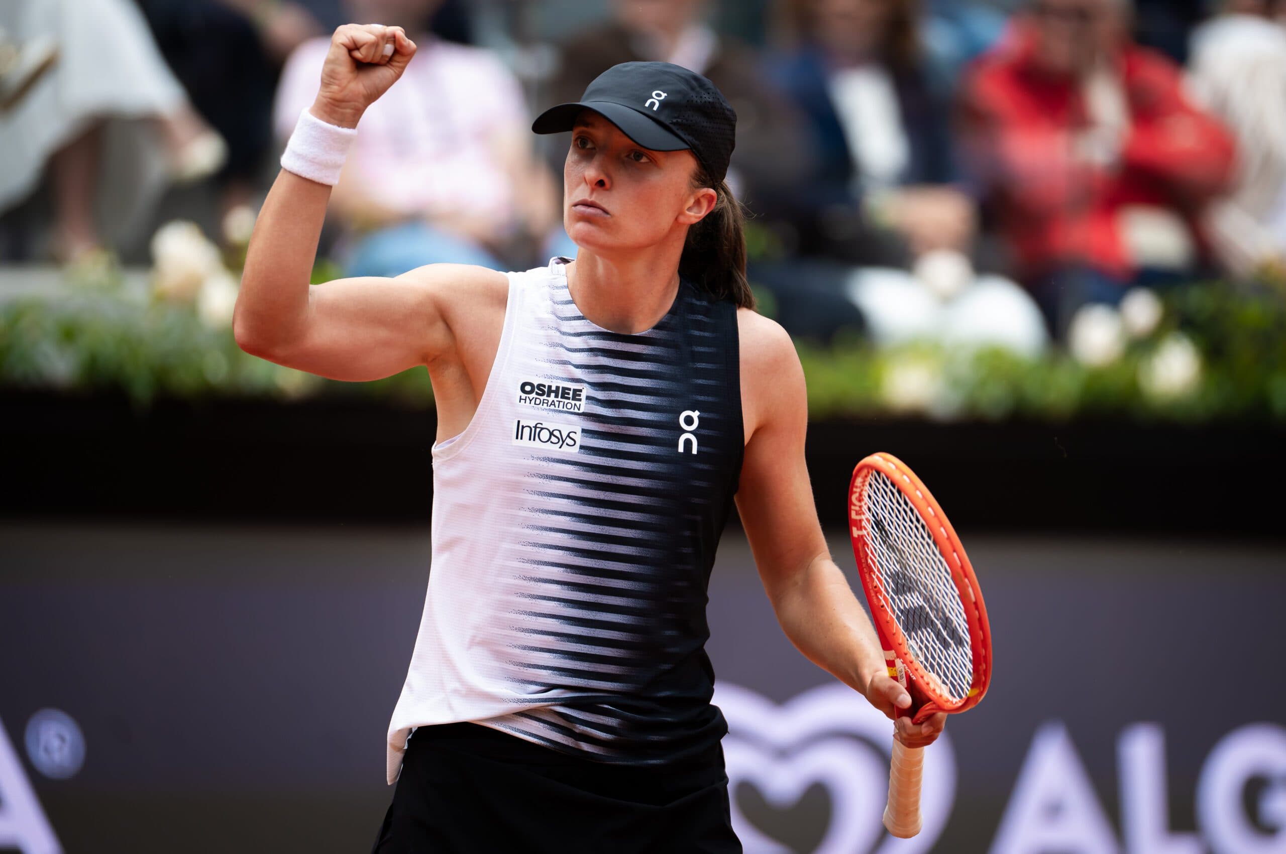 Iga Swiatek Defeats Jessica Pegula to Reach 2026 Italian Open Semifinals