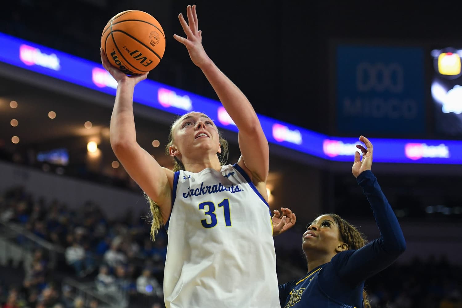 Undrafted SDSU Basketball Star Brooklyn Meyer Pivots to NCAA Volleyball
