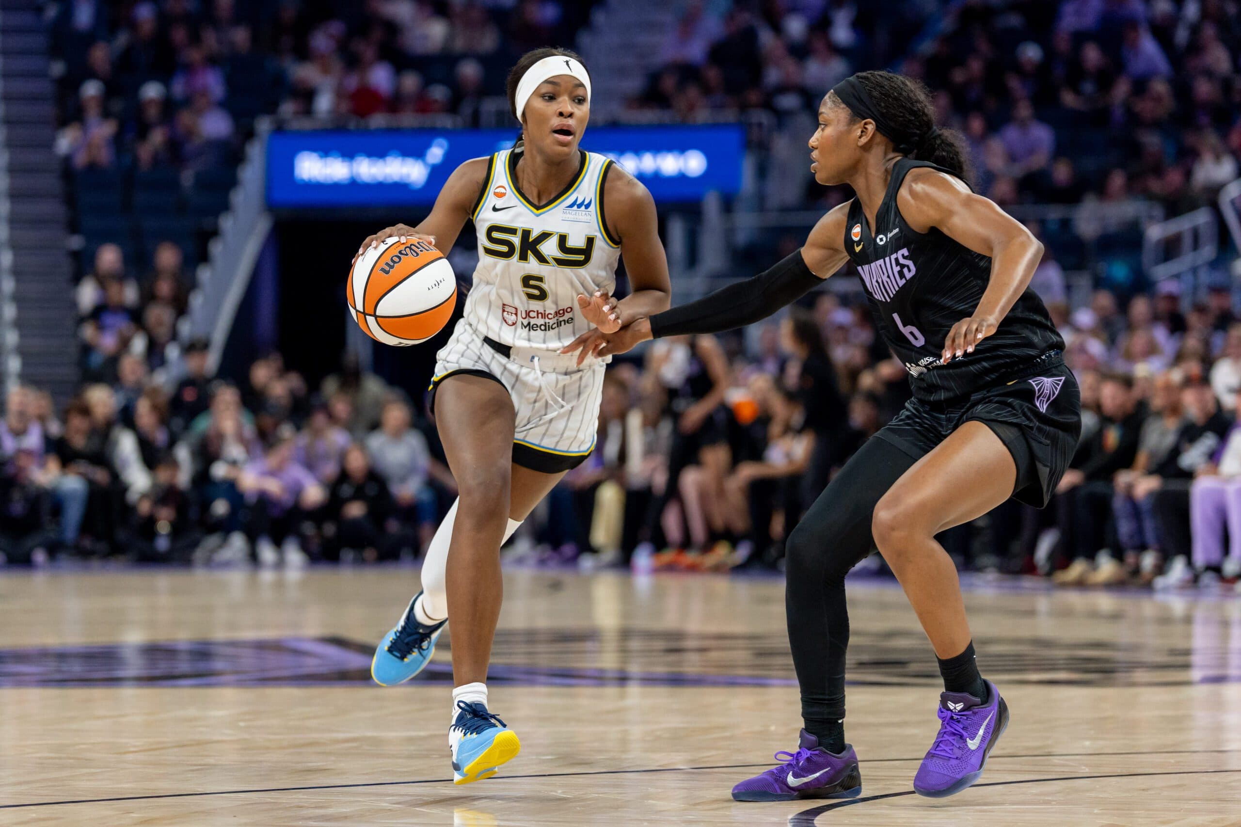 Chicago Sky Spoils Golden State’s Perfect Start in Gritty 69-63 Road Win