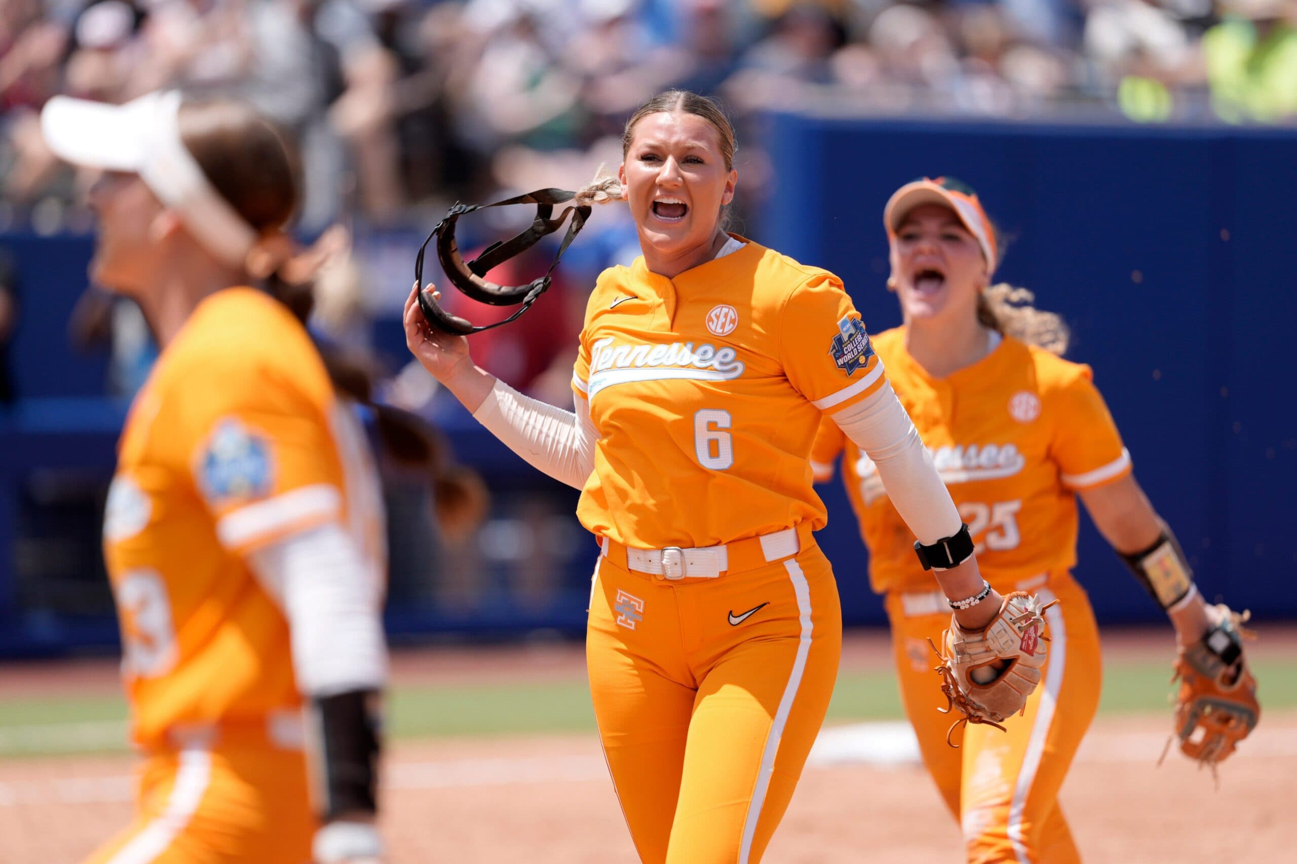 Tennessee Softball Tops Defending Champion Texas to Open 2026 WCWS