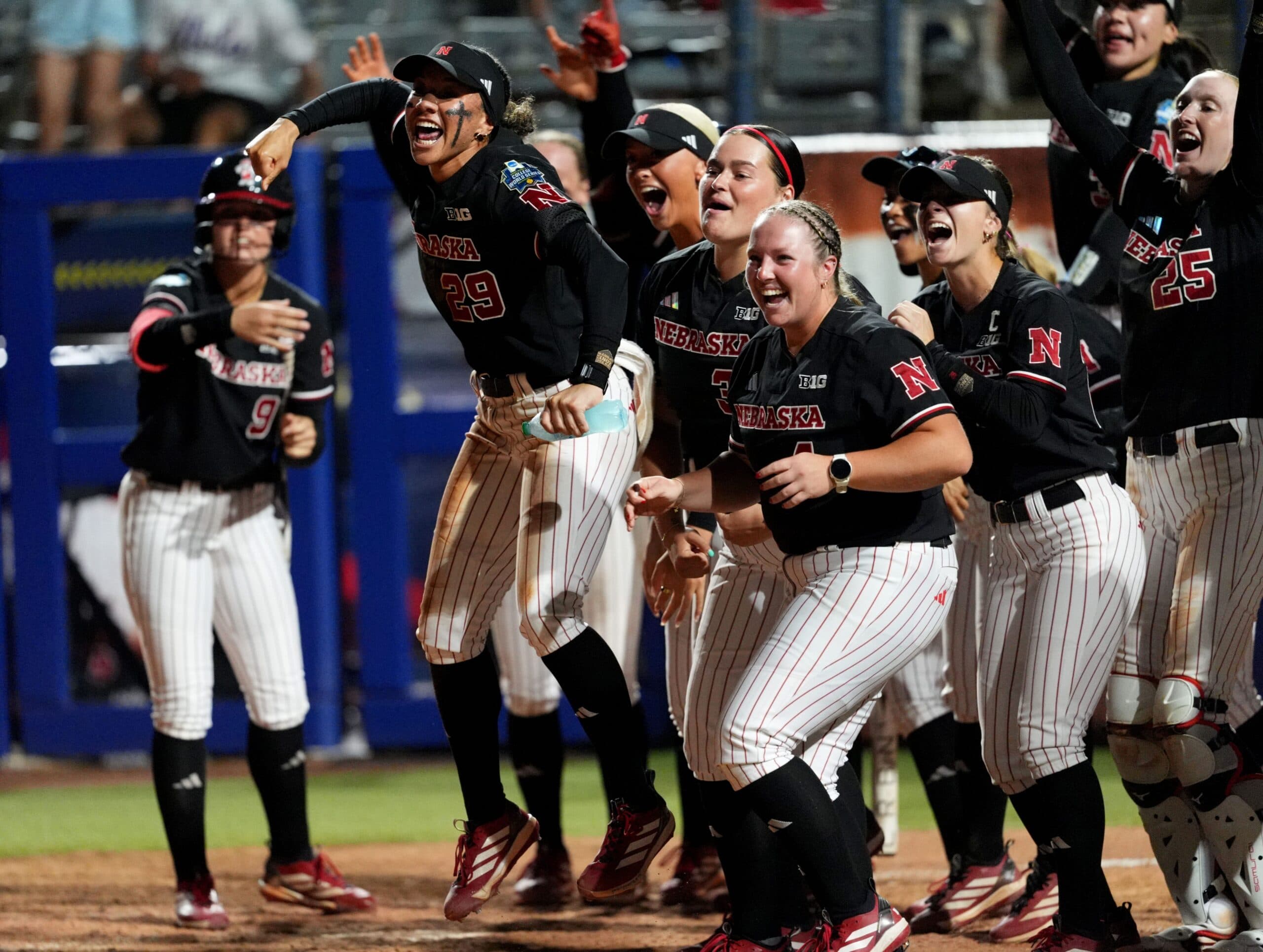 WCWS 2026: Nebraska Softball Beats Arkansas on 10th-Inning Walk-Off Home Run