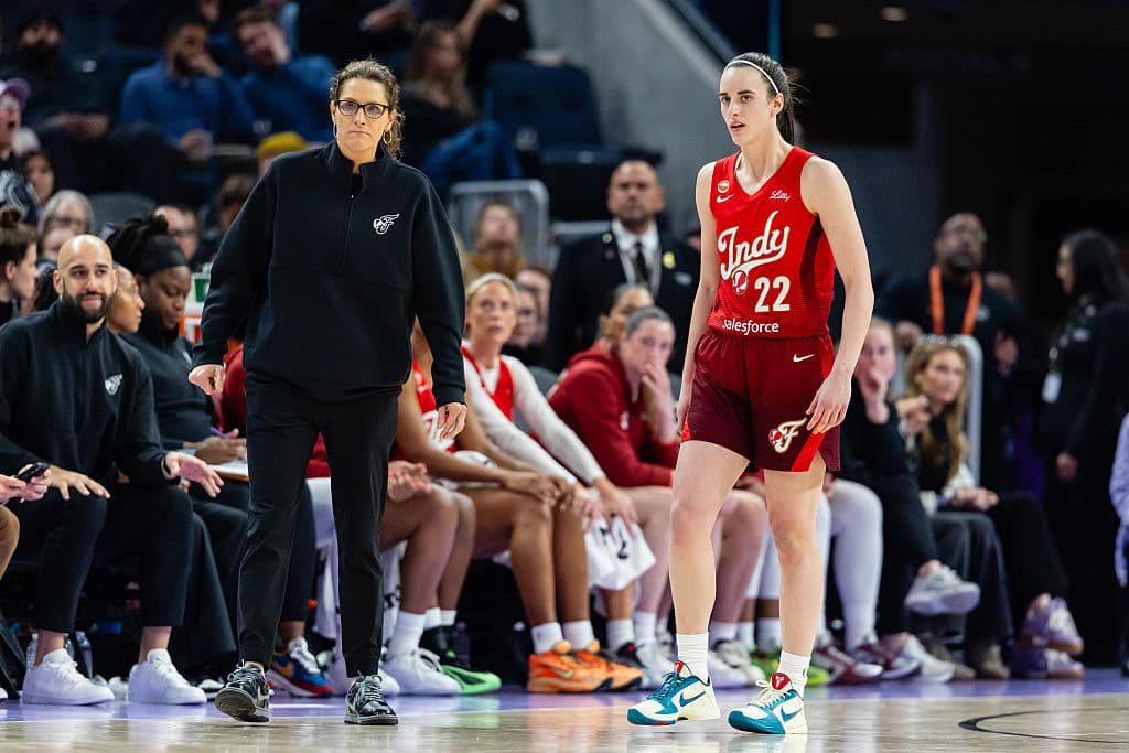 Caitlin Clark’s Sideline Clash with Coach Stephanie White Goes Viral in Fever Loss