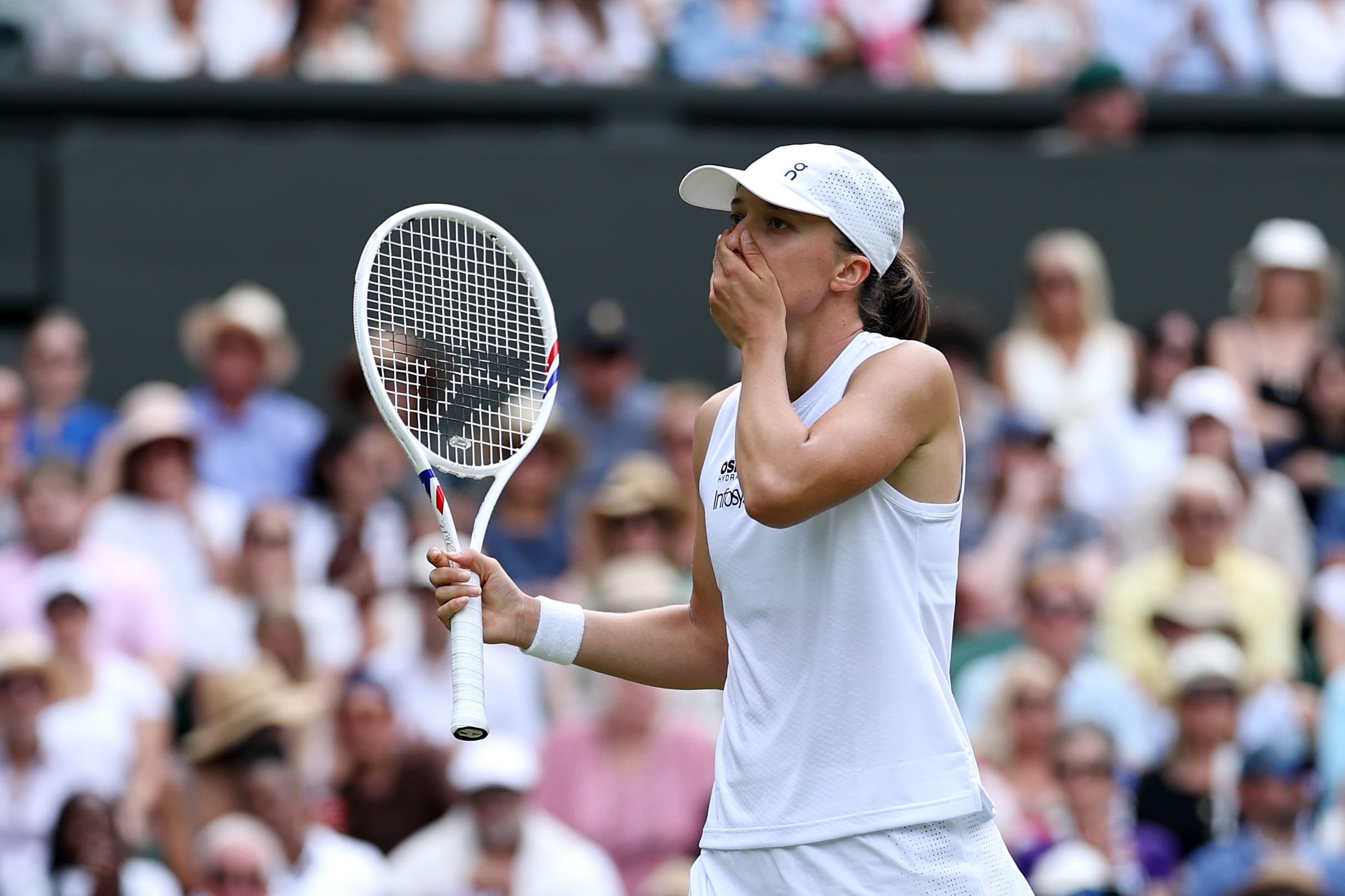 Iga Świątek Survives Taylor Townsend Upset Scare to Open Wimbledon Defense
