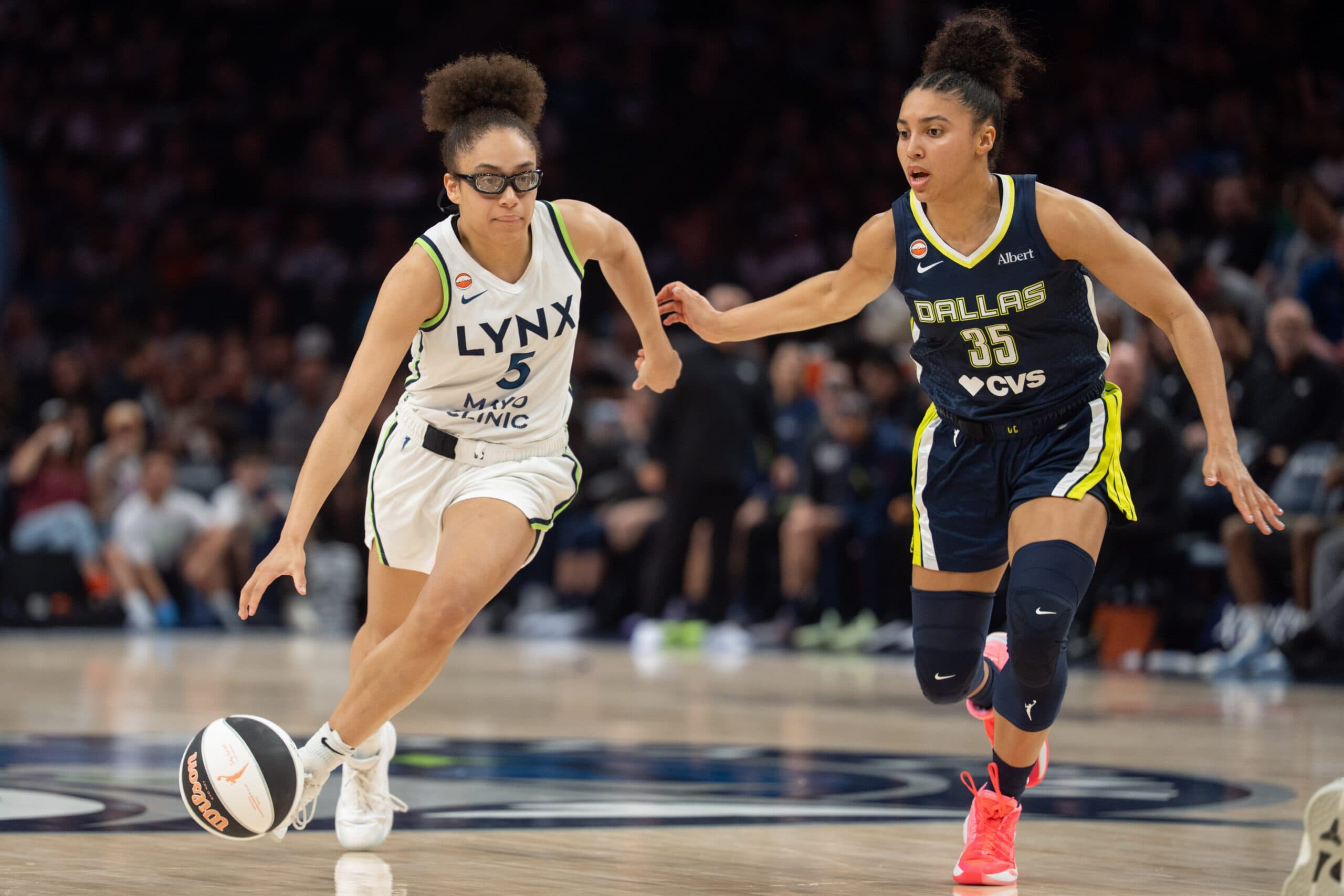 Olivia Miles Leads Minnesota Lynx Past Dallas Wings for 10th Win