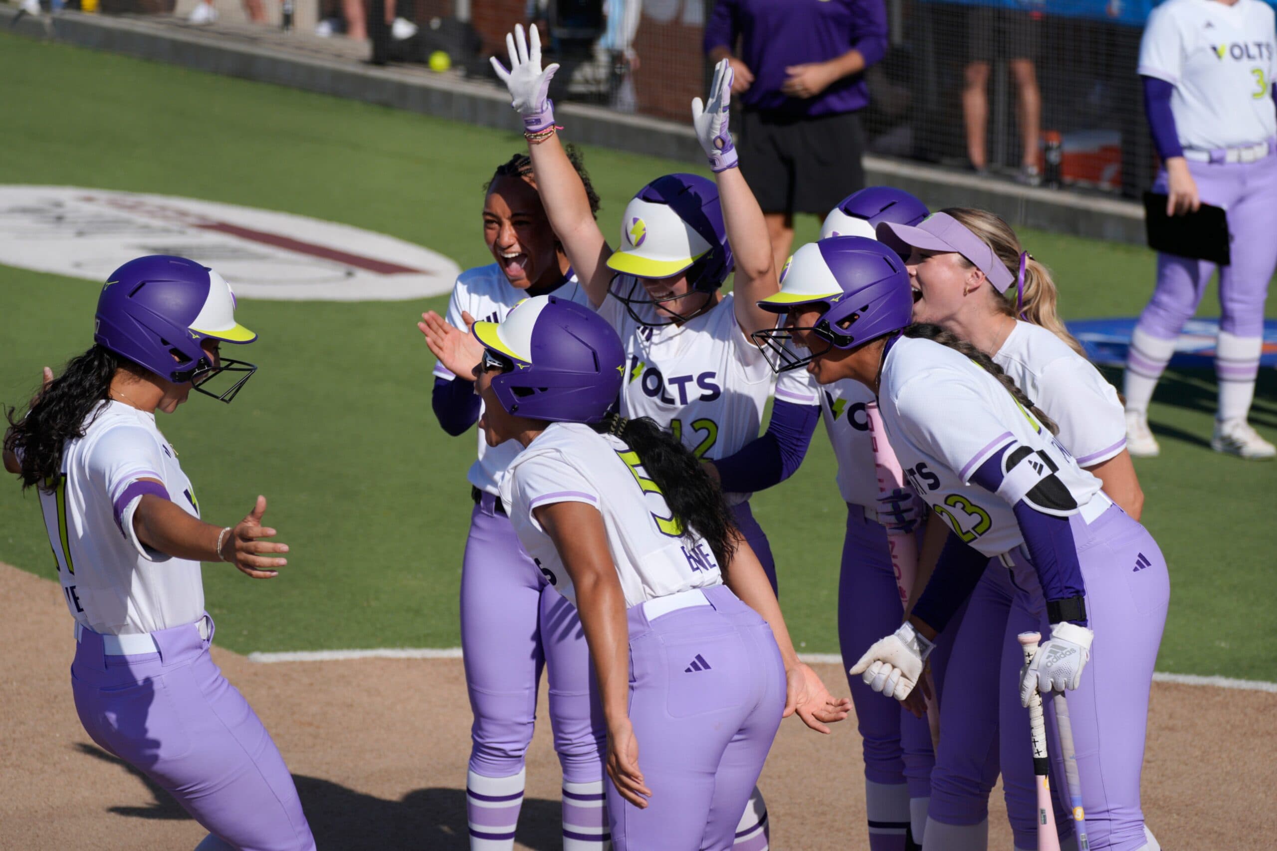 Texas Volts Hit 5 Home Runs in Record-Setting Win Over Bandits