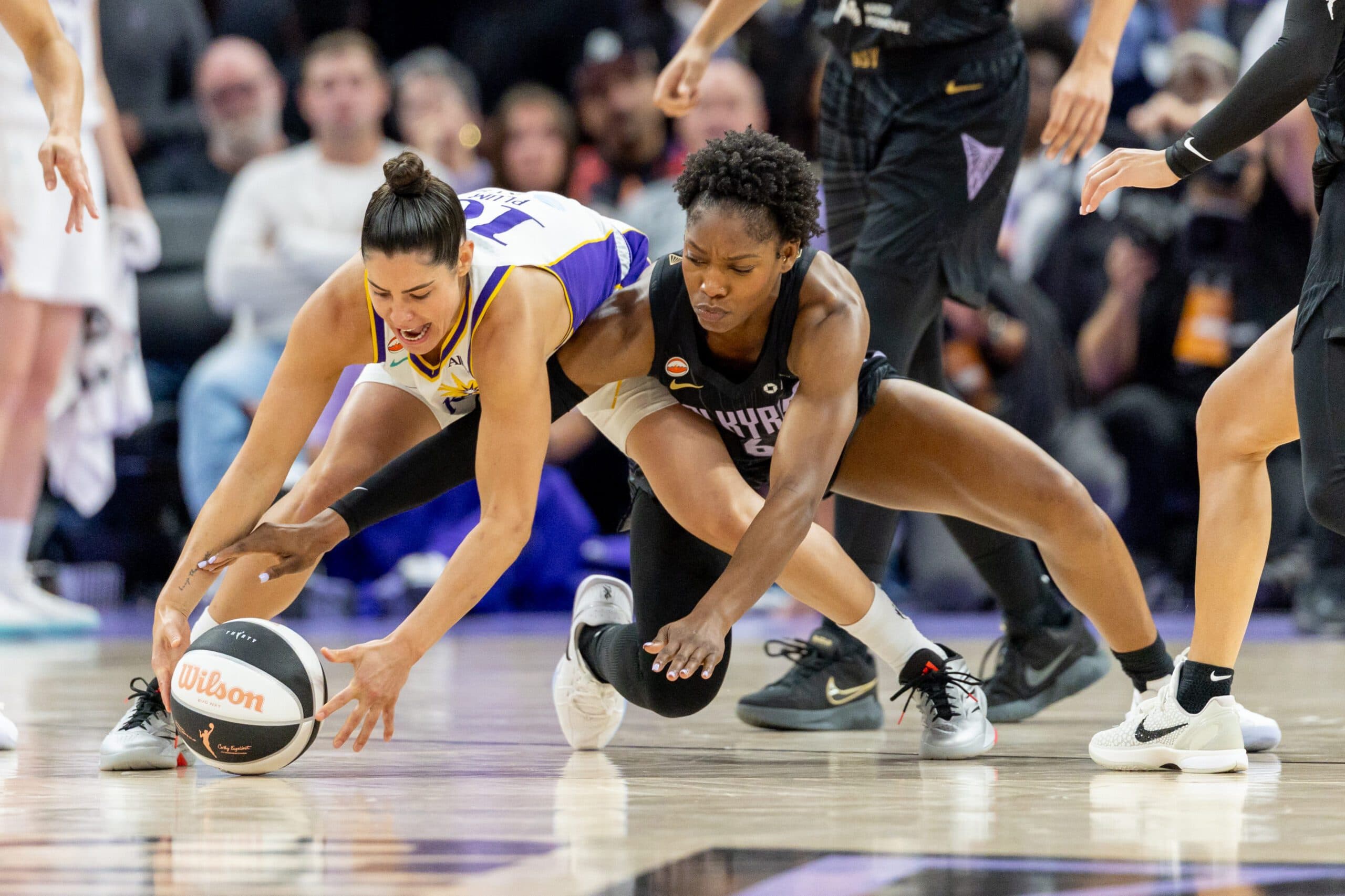 Golden State Smothers LA in Sparks vs Valkyries Win