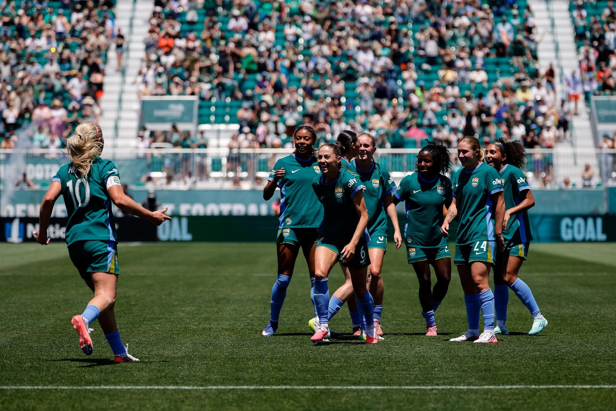 Lindsey Heaps Captains Denver Summit to Upset Win Over Portland