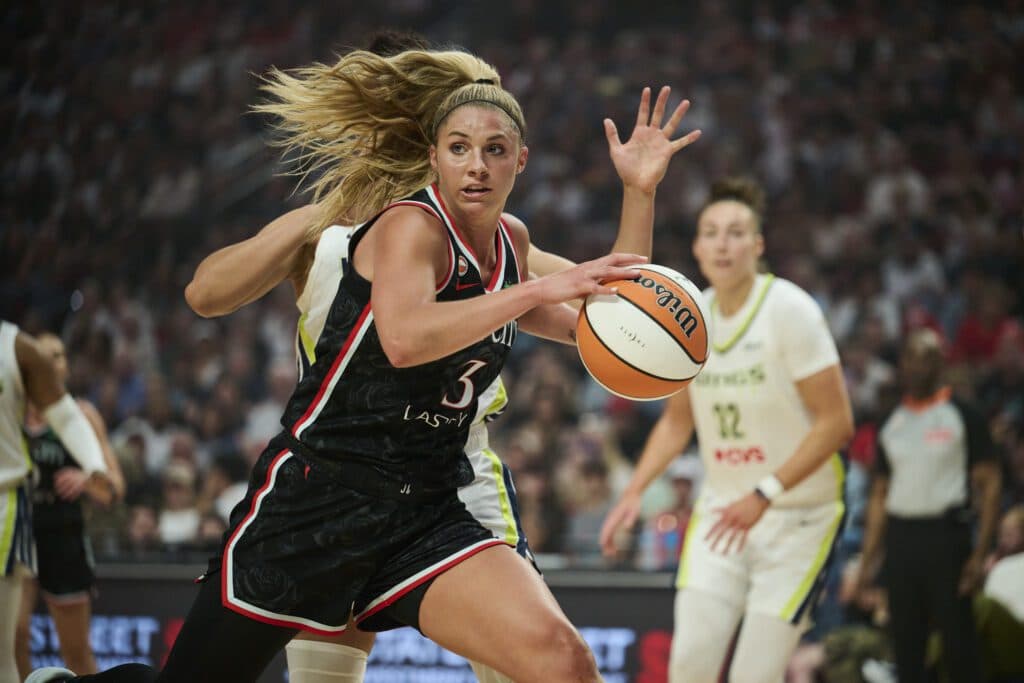 Sarah Ashlee Barker Exits Wings vs Fire Game with Left Leg Injury