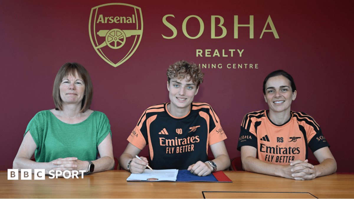 Arsenal sign teenage Danish goalkeeper Damm