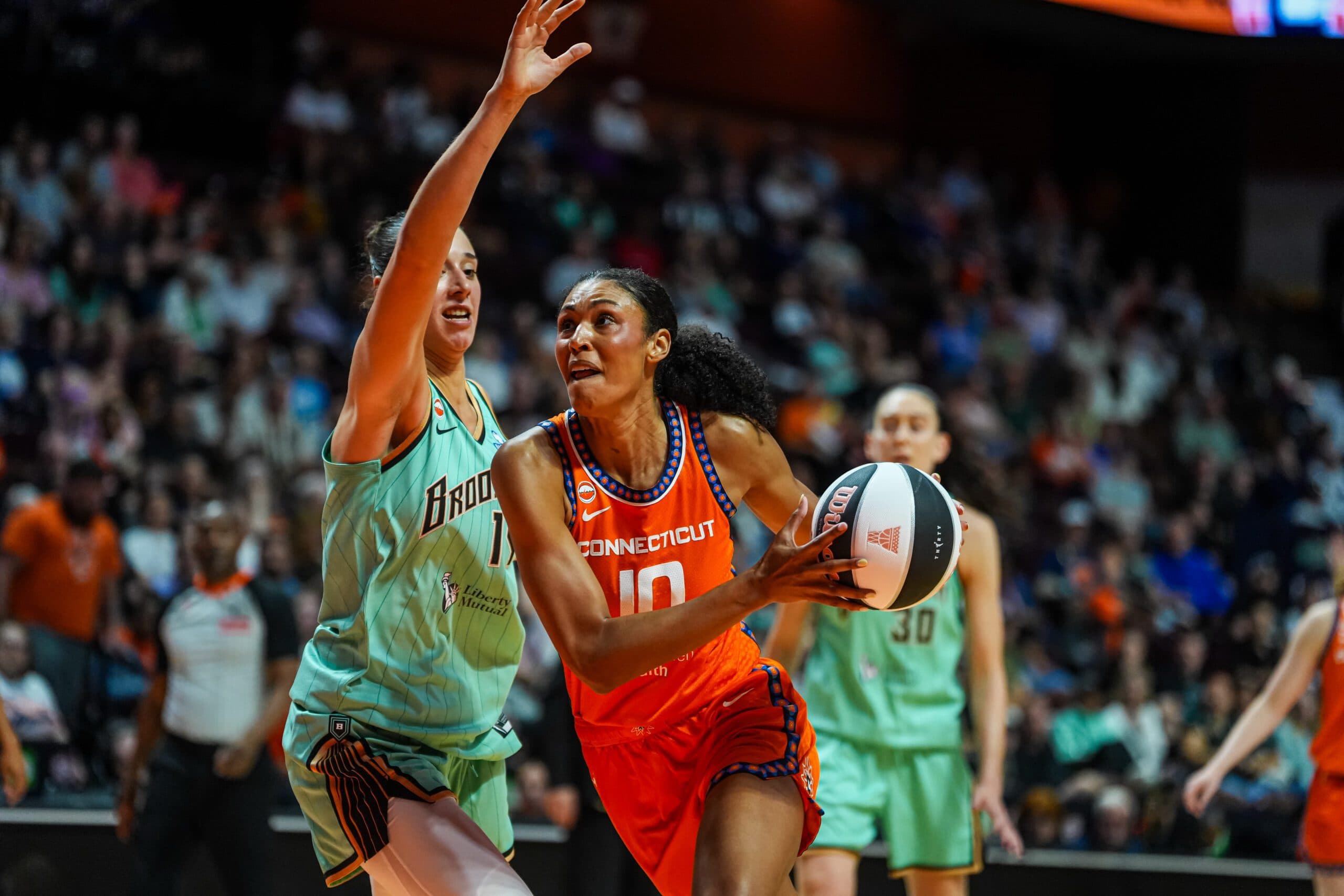 New York Liberty Holds Off Connecticut Sun 89-80