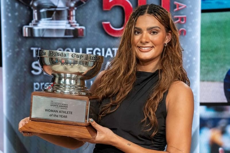 Mystics Rookie Lauren Betts Wins 2026 Honda Cup After UCLA Title Run